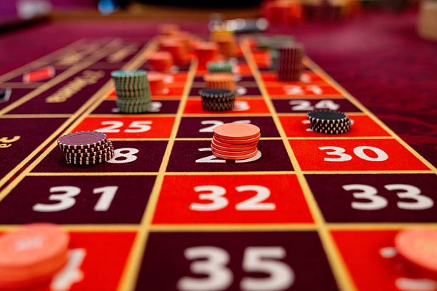European Roulette wheel layout and betting zones