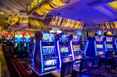 Live MLBB match with game information and betting interface
